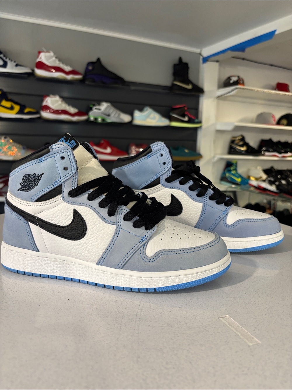 Air Jordan 1 Retro High OG “University Blue” Men’s Size 6